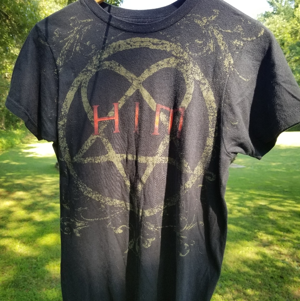 Him tee